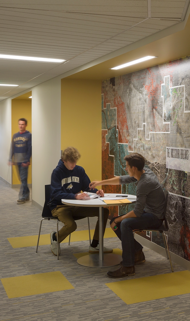 The wide corridors at Yellowstone Hall provide additional room for
students to interact and socialize.