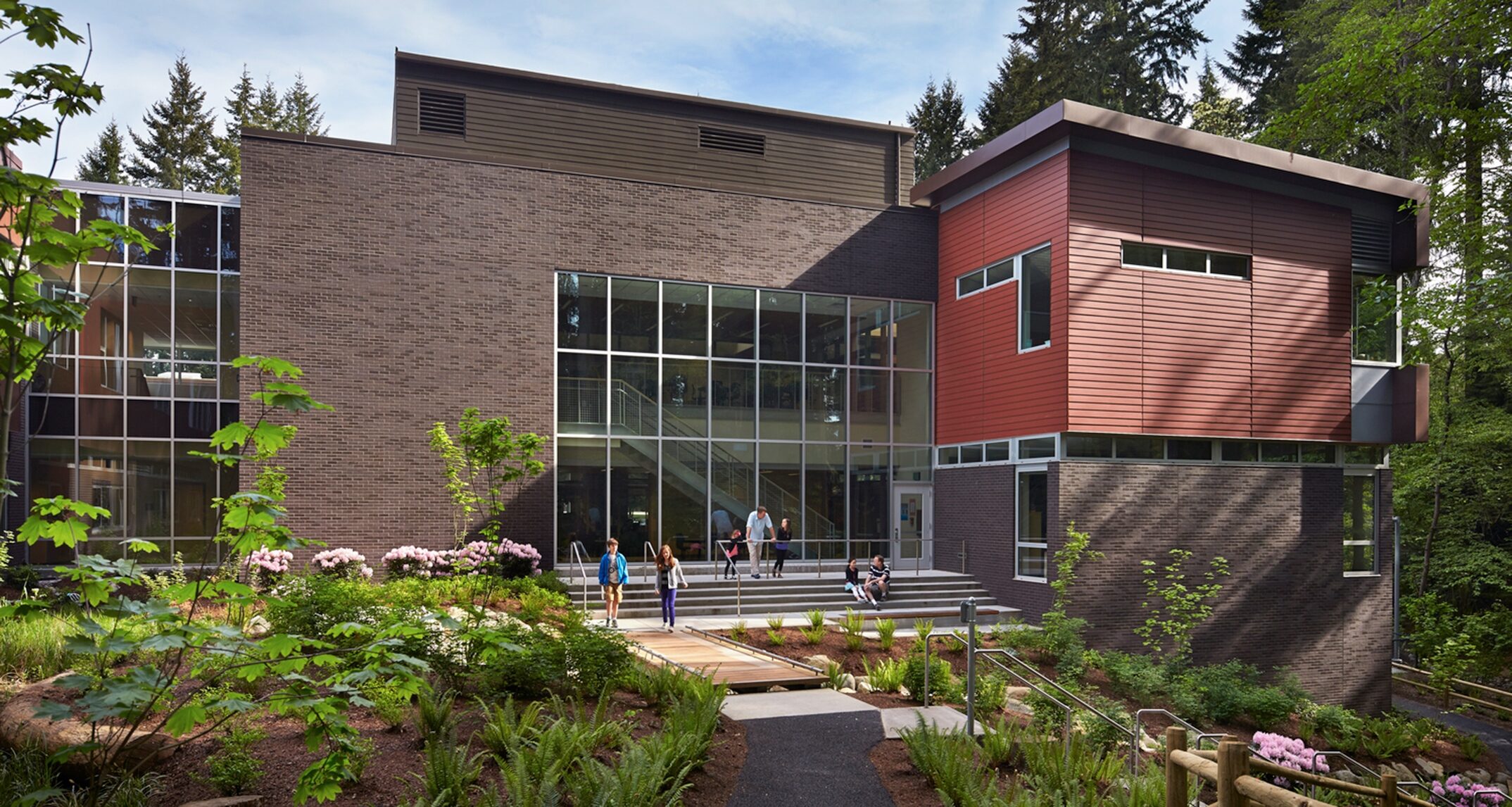 Landscaped environment at Cherry Crest Elementary School, Bellevue WA - NAC Architecture