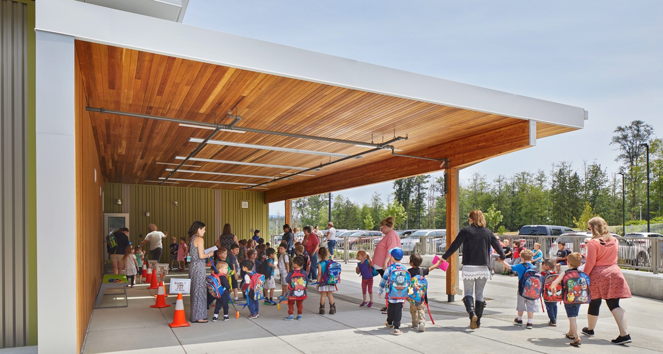Drop off and pick up can occur in a variety of ways for early learners, but all pre-K students must have adult escorts. Providing queuing space is critical to facilitate student tracking, and allow entering the building in an orderly fashion. – Lake Stevens Early Learning Center